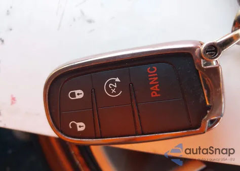 2018 Jeep Compass Latitude 4X4 z USA, uszkodzony, nr VIN 3C4NJDBB0JT316396